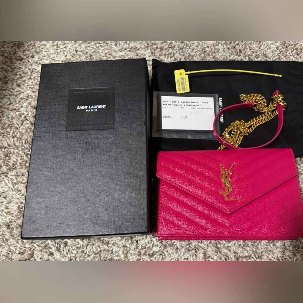 ❌SOLD❌Saint Laurent Grain De Poudre Cassandre Envelope Wallet on Chain crossbody - Picture 2 of 16